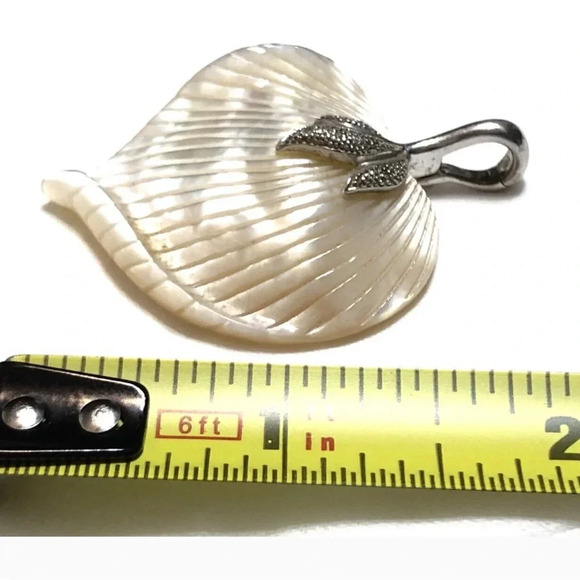 Sterling Silver 925 Mother of Pearl Diamond Heart
Suarti Pendant - Picture 2 of 12